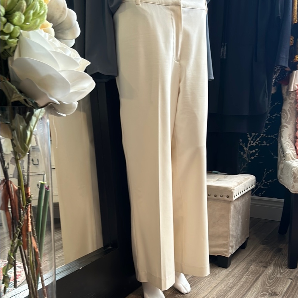 Jaclyn Smith, Cream Wide Leg pants with Sophisticated Silhouette. In size 18 - Picture 5 of 13